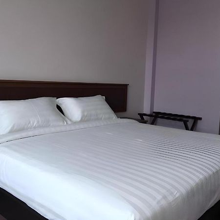 Id Hotel Yayasan Segamat Esterno foto