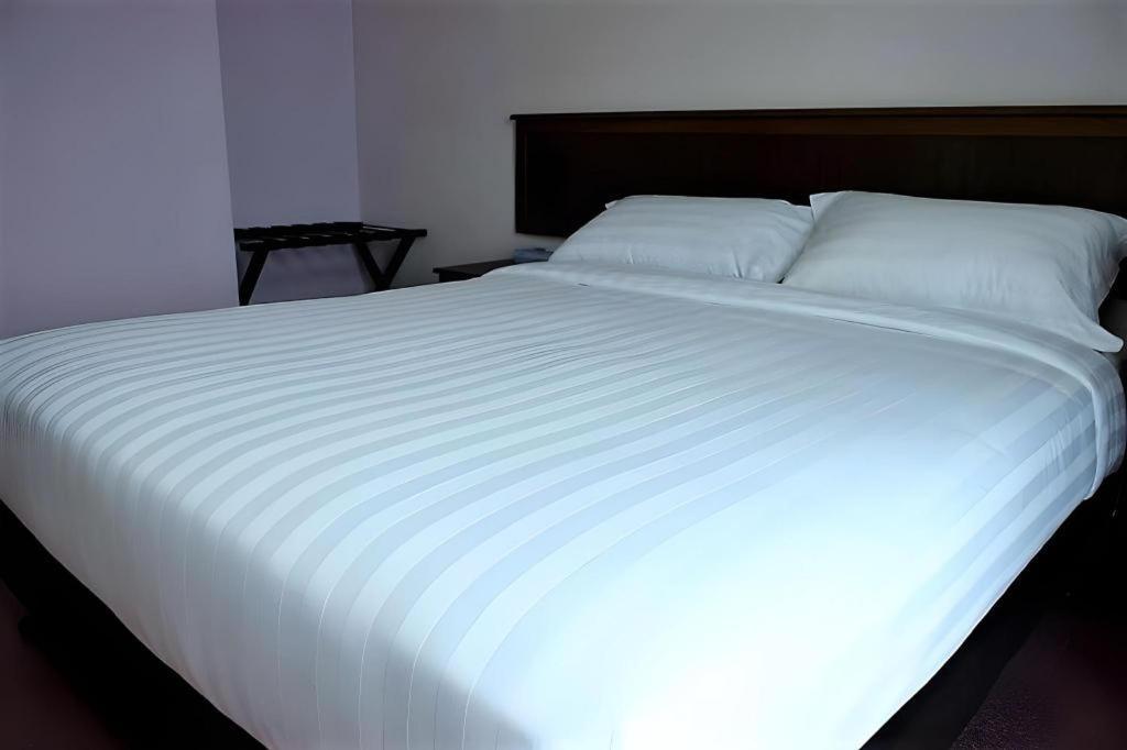Id Hotel Yayasan Segamat Esterno foto