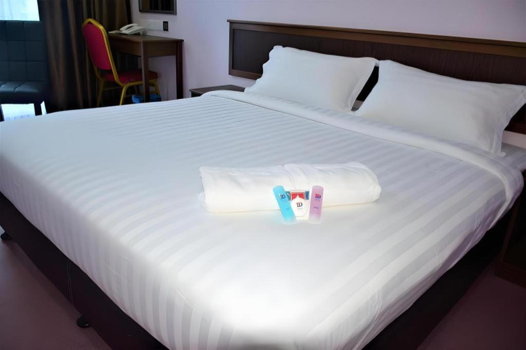 Id Hotel Yayasan Segamat Esterno foto