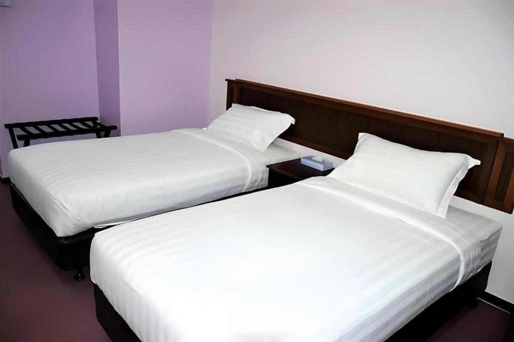 Id Hotel Yayasan Segamat Esterno foto