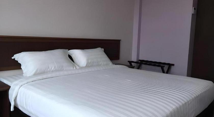 Id Hotel Yayasan Segamat Esterno foto