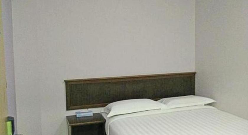 Id Hotel Yayasan Segamat Esterno foto